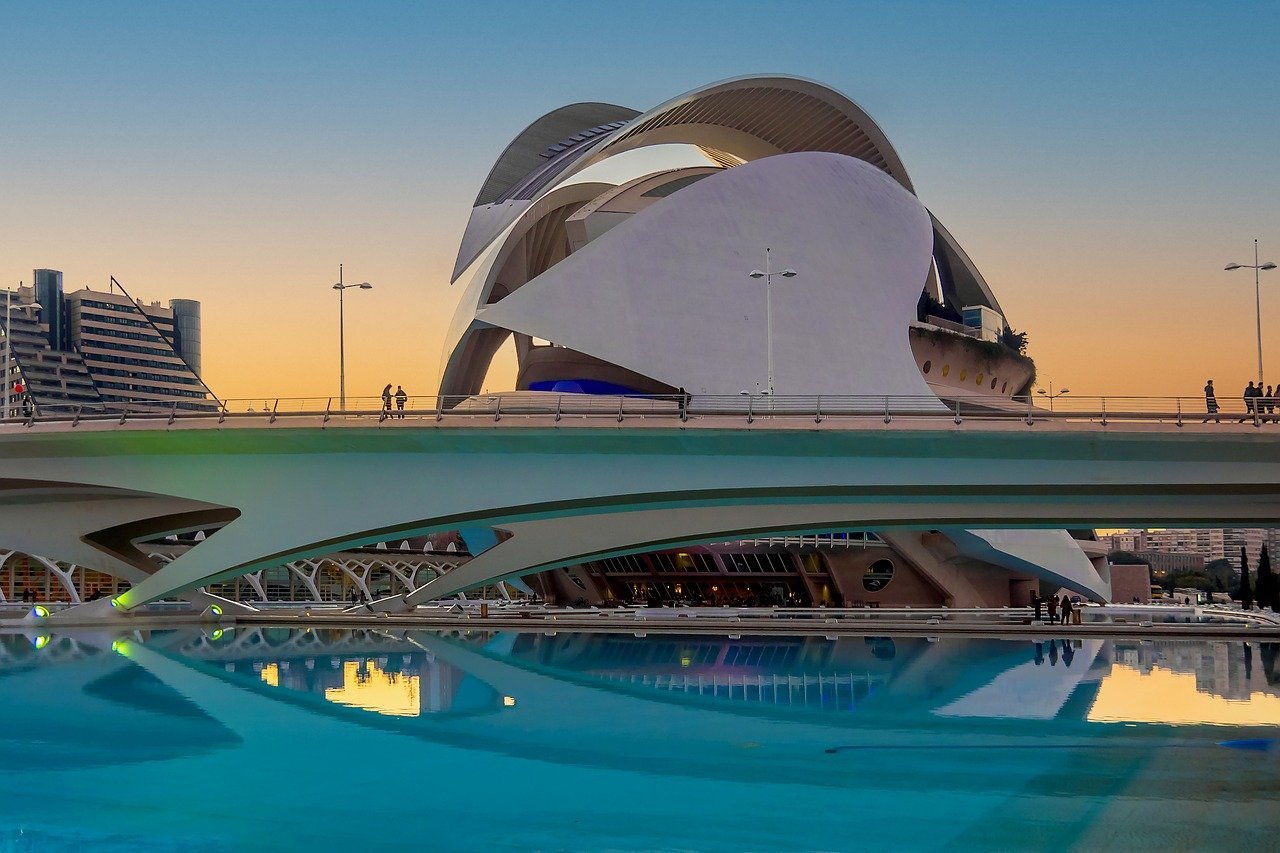 Rehabilitación de Edificios en Valencia: Un Viaje Transformador entre el Pasado y el Futuro