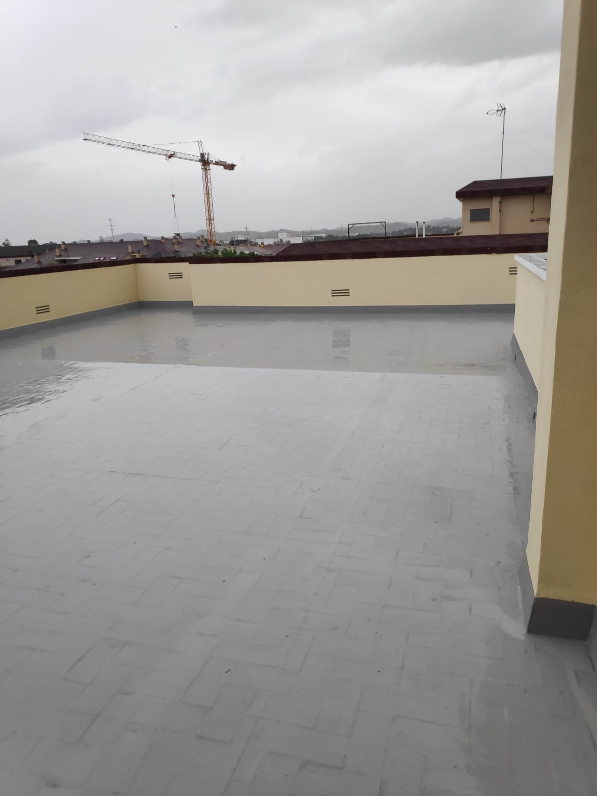 Impermeabilización de terraza comunitaria con garantía de 10 años